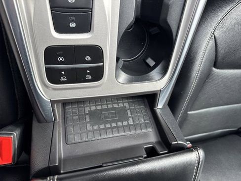 Used 2024 Ford Explorer Limited image 19