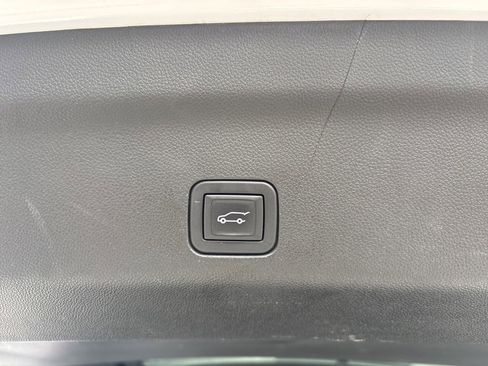 Used 2023 Chevrolet Tahoe Z71 w/ Luxury Package image 36