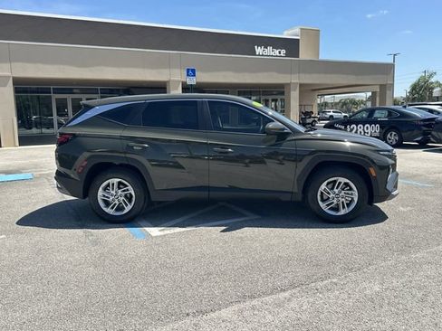 Certified 2025 Hyundai Tucson SE image 5