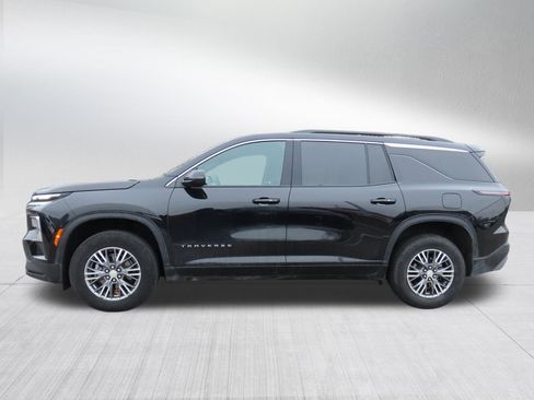 Used 2025 Chevrolet Traverse LT image 4