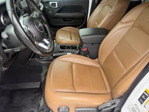 Used 2022 Jeep Wrangler Unlimited Sahara w/ Cold Weather Group AWD/4WD image 16