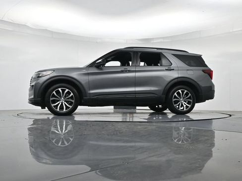 Certified 2025 Ford Explorer ST-Line AWD/4WD image 39