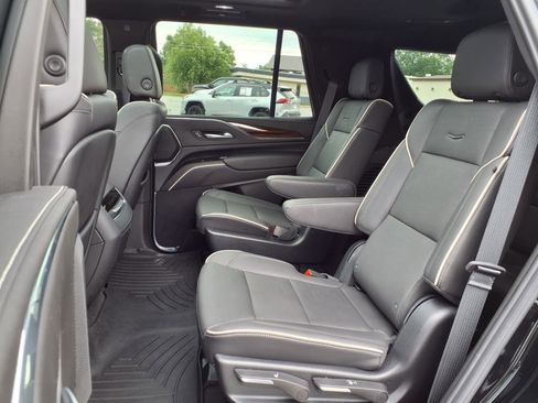 Used 2023 Cadillac Escalade Premium Luxury w/ Performance Package image 22