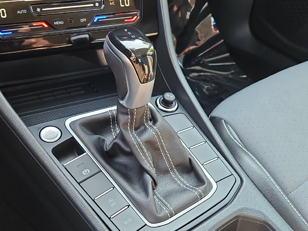 Certified 2026 Volkswagen Jetta SE FWD image 21