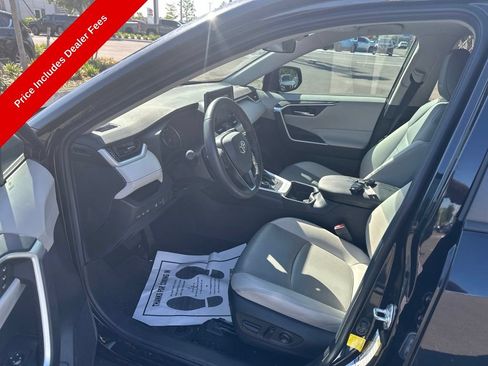 Used 2021 Toyota RAV4 XLE Premium AWD/4WD image 9