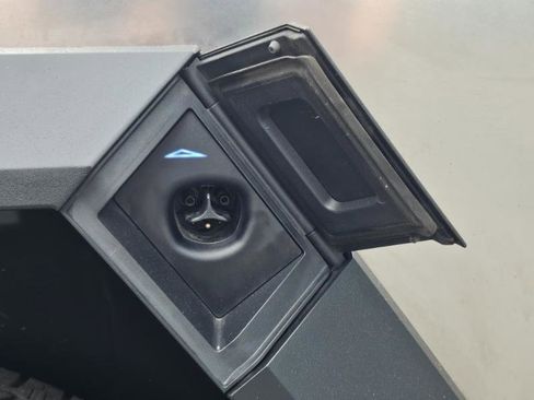 Used 2024 Tesla Cybertruck AWD Crew Cab image 32