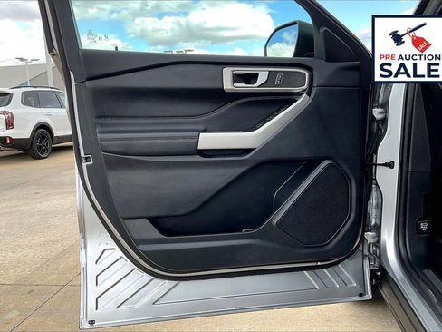Used 2022 Ford Explorer XLT image 23
