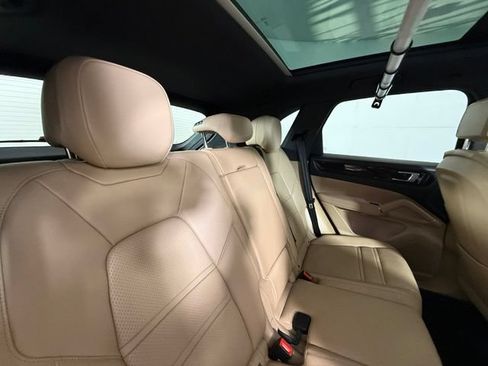 Used 2023 Porsche Cayenne AWD/4WD image 26
