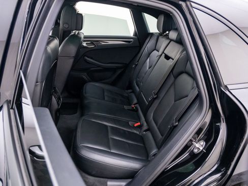 Certified 2023 Porsche Macan AWD/4WD image 17