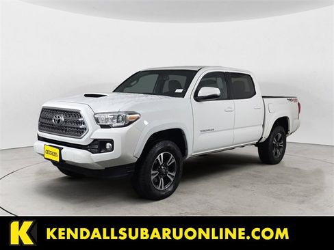 Used 2017 Toyota Tacoma TRD Sport image 1