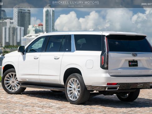 Used 2024 Cadillac Escalade ESV Luxury AWD/4WD image 12