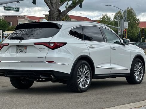 Used 2022 Acura MDX SH-AWD w/ Advance Package image 4