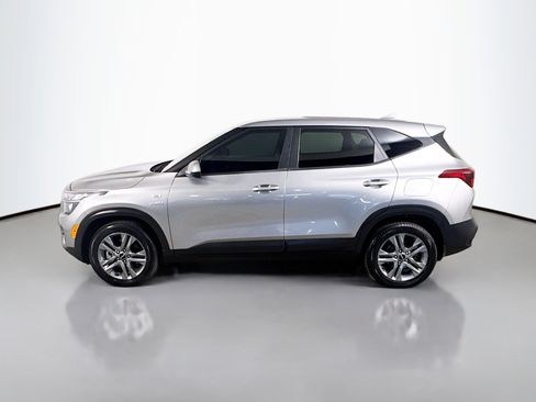 Used 2022 Kia Seltos LX image 6