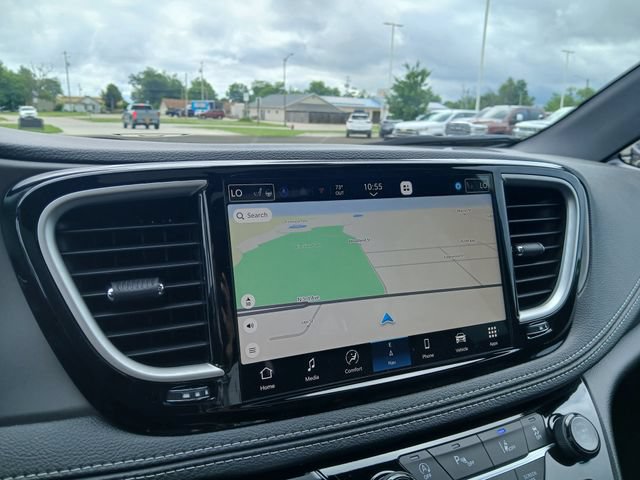 New 2027 Chrysler Pacifica Select w/ Family Tech Group FWD image 25