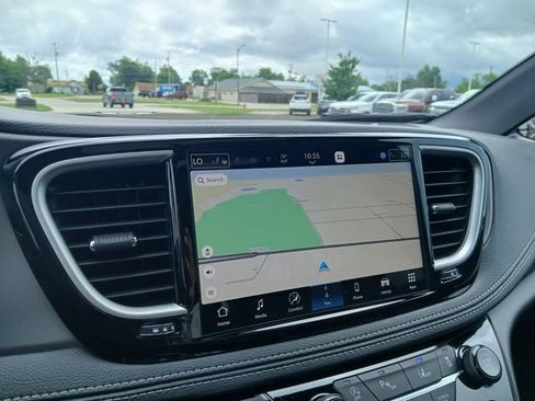 New 2027 Chrysler Pacifica Select FWD image 25