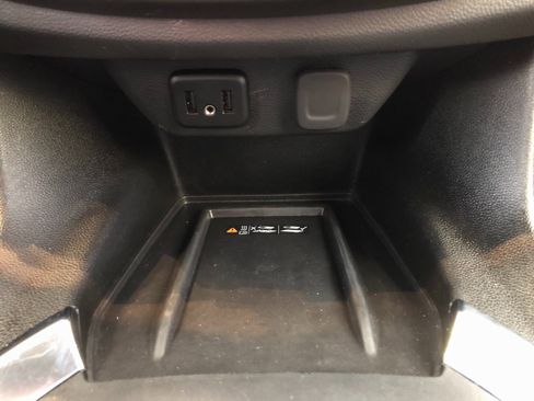 Used 2023 Chevrolet Traverse LT image 25