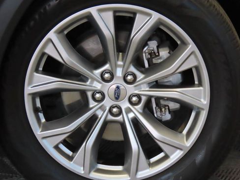 Used 2023 Ford Explorer XLT w/ Equipment Group 202A RWD image 7