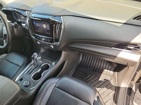 Used 2021 Chevrolet Traverse LT image 27
