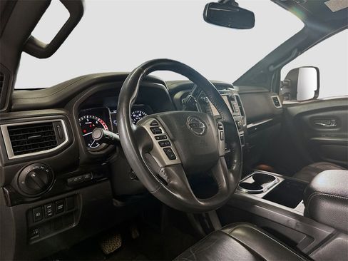 Used 2018 Nissan Titan SL w/ Midnight Edition image 10