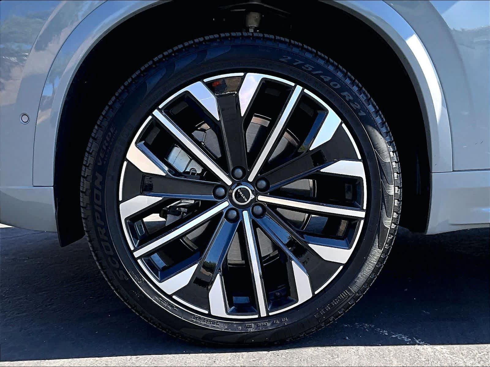 Used 2026 Volvo XC90 B5 Plus w/ Protection Package AWD/4WD image 13