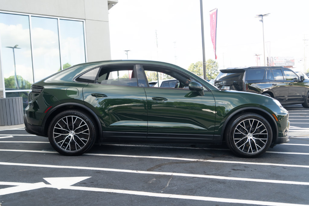 Used 2024 Porsche Macan 4 Electric AWD/4WD image 11