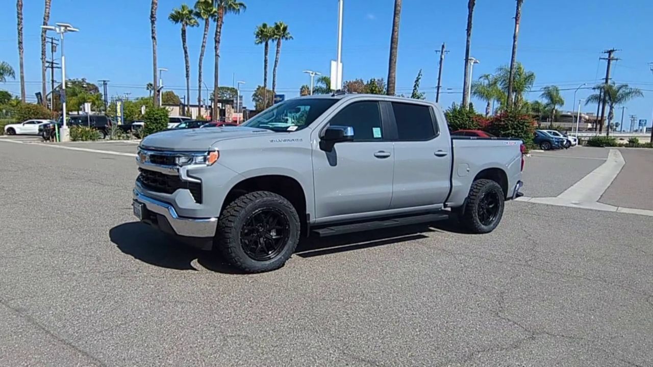 Used 2024 Chevrolet Silverado 1500 LT AWD/4WD image 4