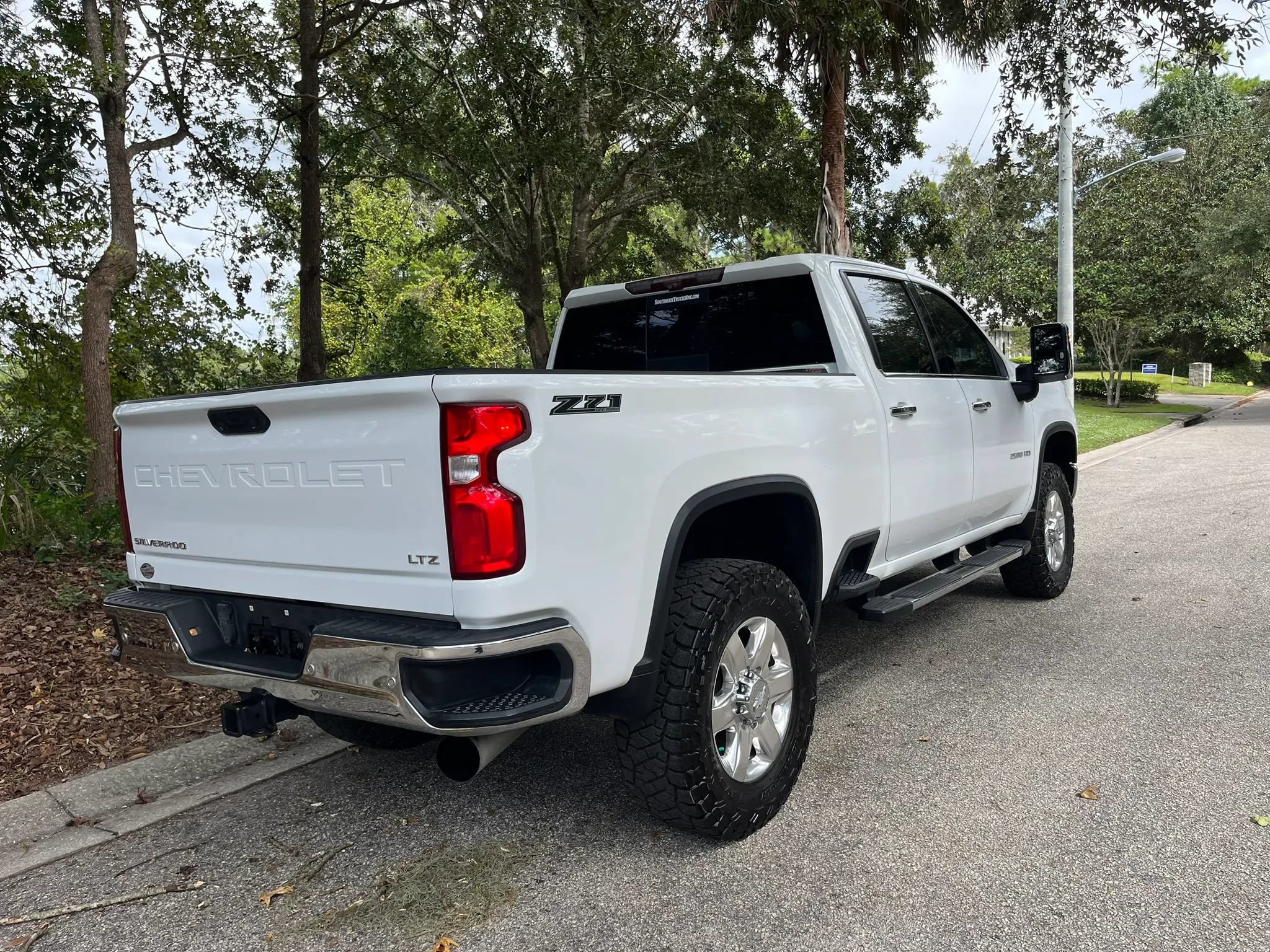 Used 2020 Chevrolet Silverado 2500 LTZ w/ LTZ Premium Package AWD/4WD image 6