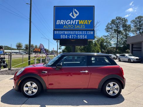 Used 2018 MINI Cooper 2-Door Hardtop w/ Premium Package FWD image 2