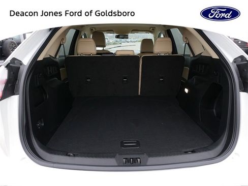 Used 2022 Ford Edge SEL w/ Convenience Package image 14