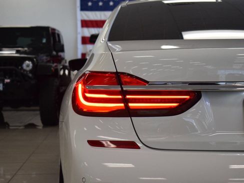 Used 2016 BMW 740i image 23