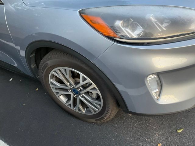 Used 2022 Ford Escape SEL w/ Technology Package FWD image 3