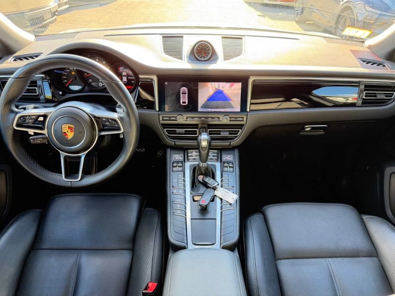 Used 2020 Porsche Macan AWD/4WD image 18