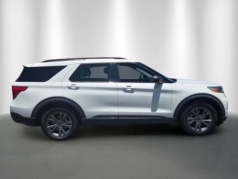 Used 2021 Ford Explorer XLT w/ Equipment Group 202A AWD/4WD image 6