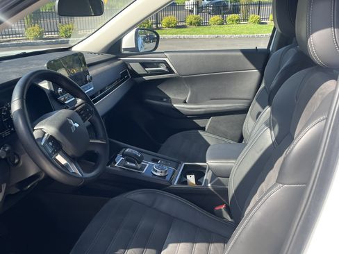 Used 2023 Mitsubishi Outlander SE AWD/4WD image 5