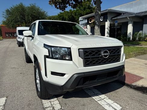Used 2022 Nissan Frontier SV w/ Technology Package RWD image 2