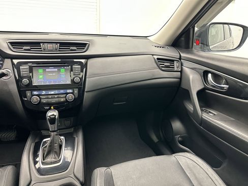 Used 2018 Nissan Rogue SL w/ Premium Package image 28