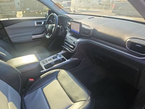 Used 2022 Ford Explorer XLT w/ Equipment Group 202A RWD image 14