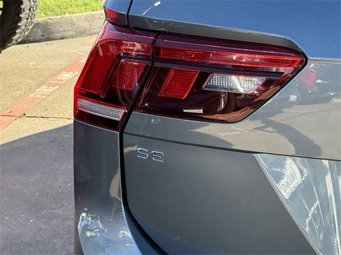 Certified 2023 Volkswagen Tiguan SE w/ Panoramic Sunroof Package image 6