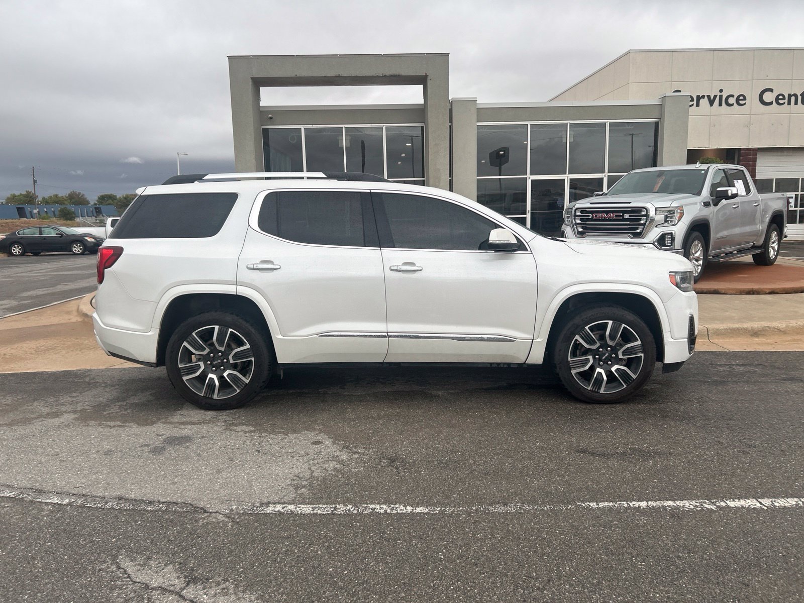 Used 2021 GMC Acadia Denali w/ Denali Technology Package FWD image 4