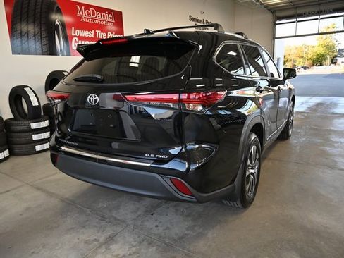 Used 2023 Toyota Highlander XLE image 6