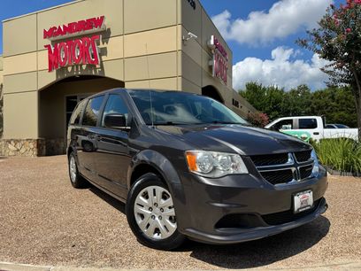 Used 2018 Dodge Grand Caravan SE w/ UConnect Hands-Free Group