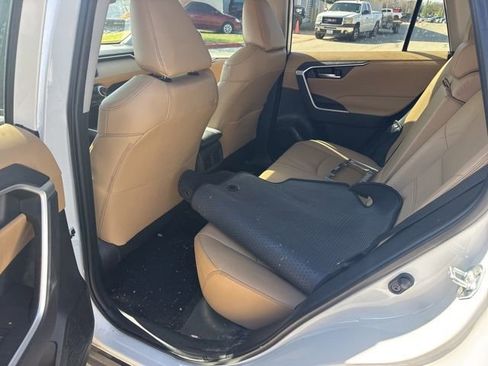 Used 2024 Toyota RAV4 XLE Premium image 9