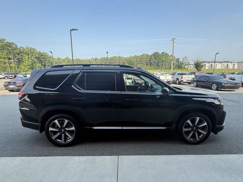 Used 2024 Honda Pilot Touring image 7