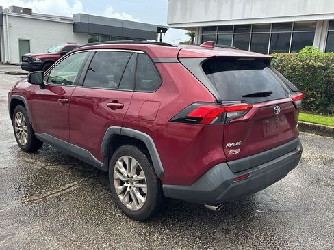 Used 2019 Toyota RAV4 XLE Premium FWD image 5