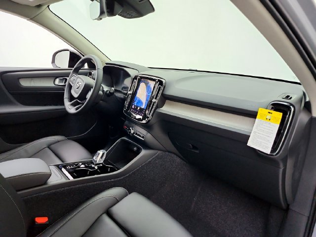 New 2026 Volvo XC40 B5 Plus w/ Protection Package Premier AWD/4WD image 17