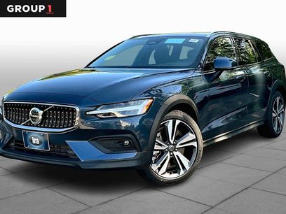 New 2026 Volvo V60 B5 Cross Country Plus w/ Protection Package Premier