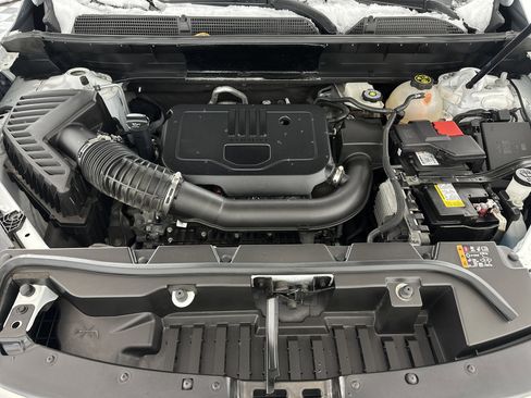 Used 2023 GMC Acadia SLE w/ Driver Convenience Package image 12