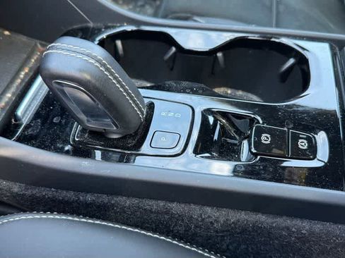 Used 2021 Volvo XC40 T5 R-Design w/ Climate Package image 22