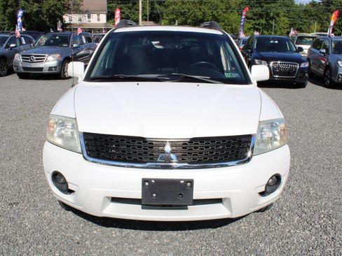 Used 2011 Mitsubishi Endeavor SE image 3