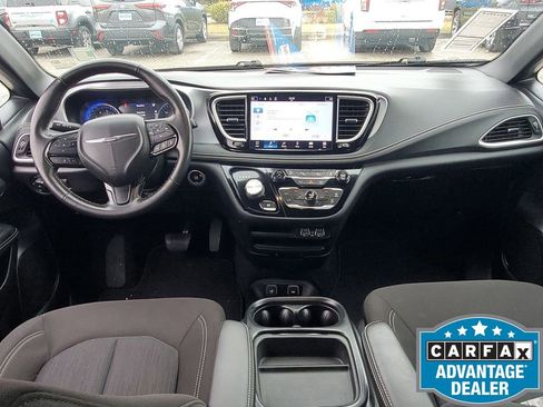 Used 2021 Chrysler Pacifica Touring w/ S Appearance Package image 25